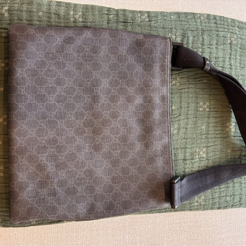 Gucci Supreme Gray and Black Monogram Messenger Bag with Black Strap - Picture 2 of 8